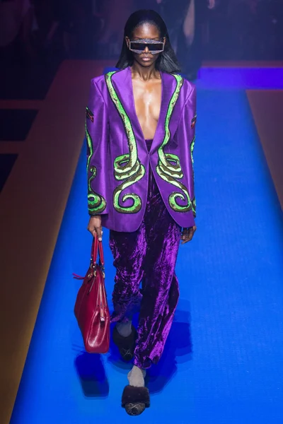Look 32